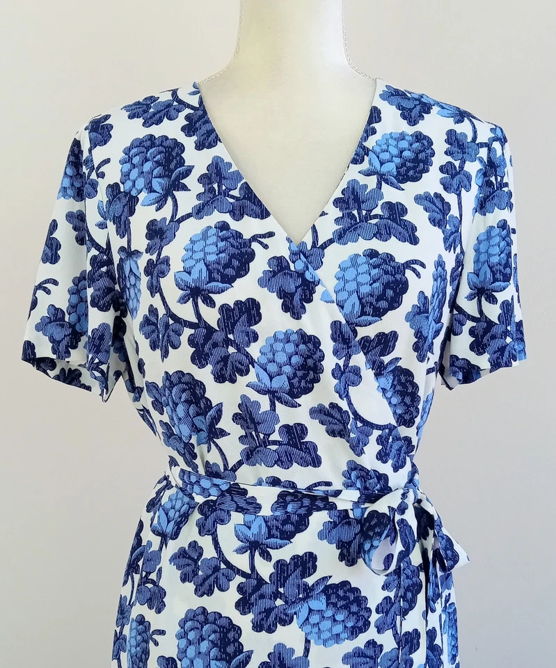 Vestido DVF Mediano DIANE Von FURSTENBERG Periwinkle Floral Estampado EMILIA Crepé ENVOLTURA Foto 4 de 4