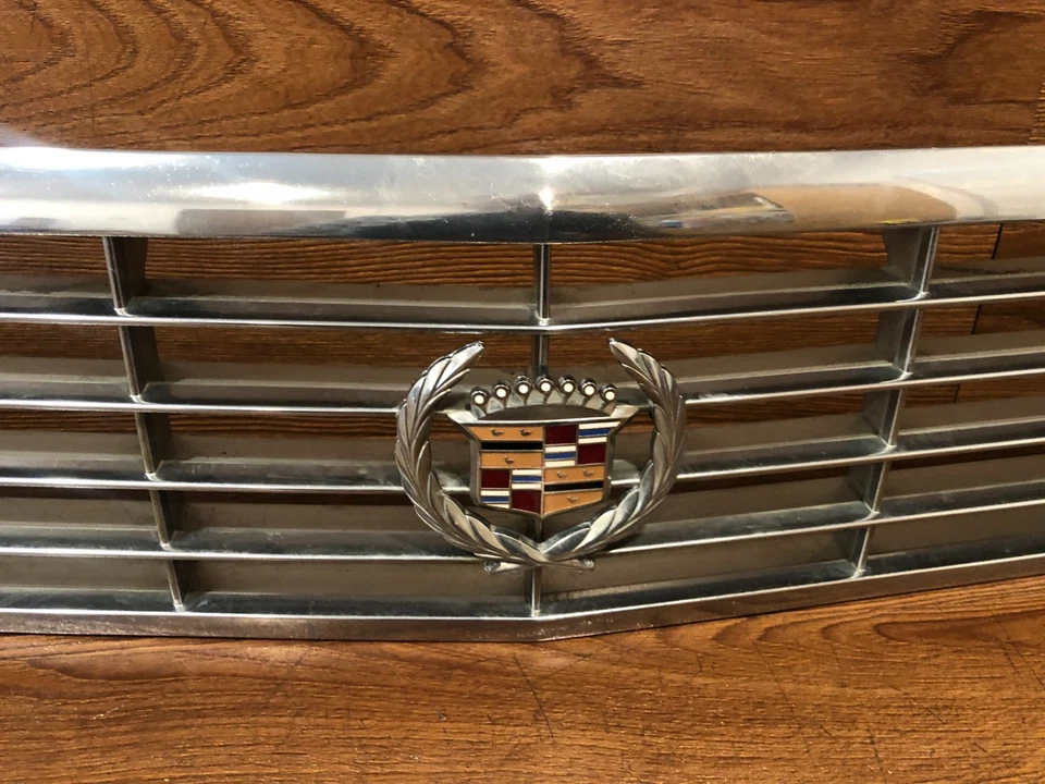 87-1993 CADILLAC ALLANTE RADIADOR DIANTEIRO CAPÔ GRADE GRADE LOGOTIPO EMBLEMA FABRICANTE DE EQUIPAMENTO ORIGINAL - Imagem 3 de 4