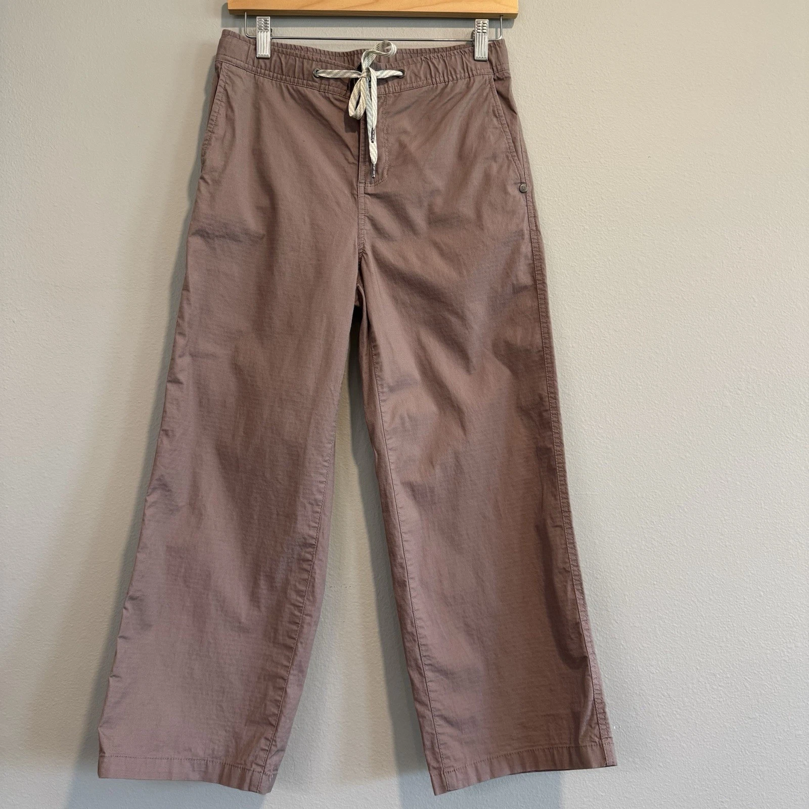 VUORI Women's Ripstop Wide Leg Crop Pants Organic Cotton Outdoor Hiking S
Opens in a new window or t