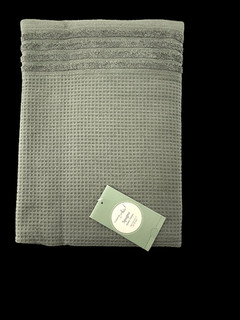 PREMIUM HANDTUCH / DUSCHTUCH IN DER FARBE GRÜN 70 X 140 CM SCHMUCKJAGD