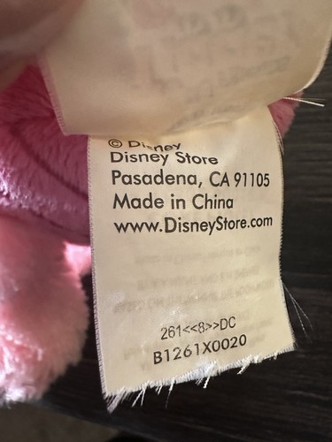 Peluche Hallmark Winnie The Pooh 12” y piel peluda de lechón exclusiva de Disney Store - Imagen 14 de 15