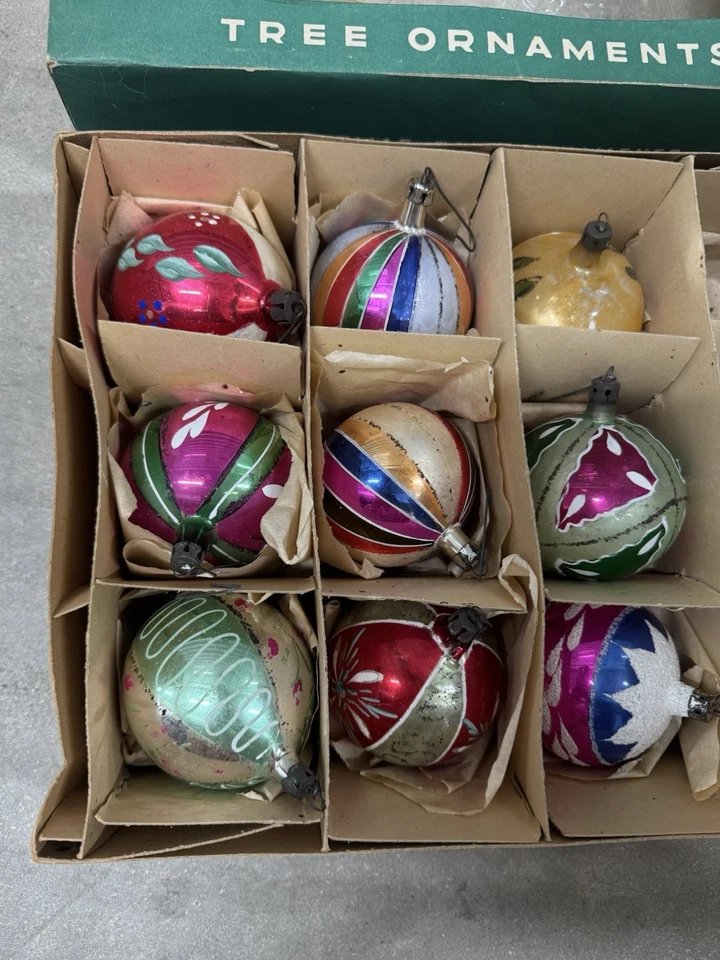 Vintage 1950s Fantasia Brand 12 Mercury Glass Single Indent Christmas Ornaments - Image 4 of 4