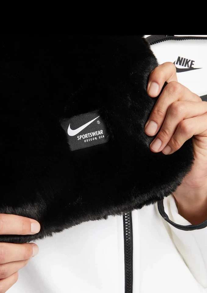 Nike Sportswear Faux Fur Blanket Black & White DO3793-010 | New | 6’ x 4’ - Image 4 of 4