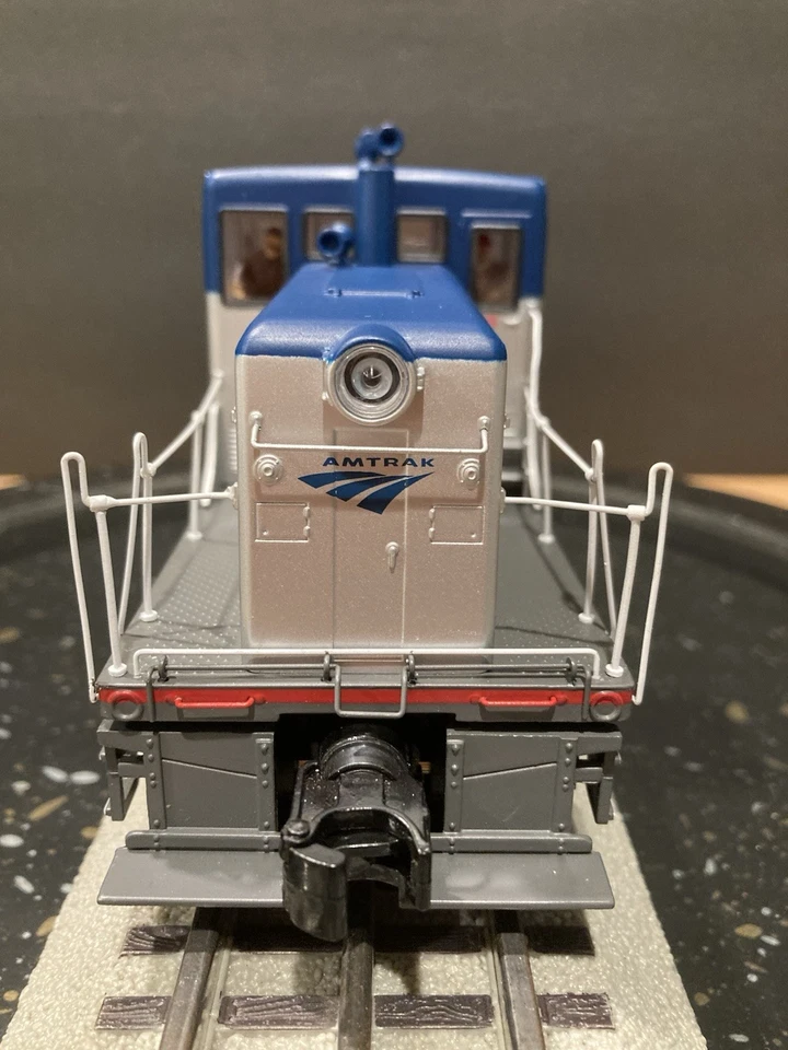 MTH O 20-20775-1 ProtoSound-3.0 Amtrak 44 Ton Phase 1C Diesel Switcher #1100 - Image 3 of 4