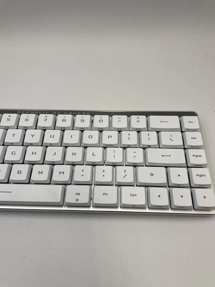 Teclado inalámbrico para juegos ASUS ROG Falchion RX bajo perfil 65 % Foto 3 de 4