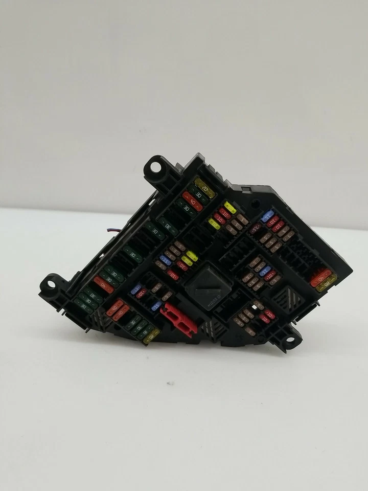 CAJA RELÉ DE CONEXIONES FUSIBLES MALETERO TRASERO BMW F10 F11 F12 F01 F02 5 6 7 9252812 Foto 4 de 4