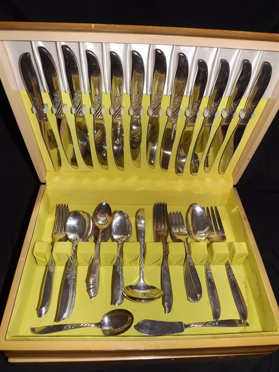 Oneida gold and outlet silver flatware