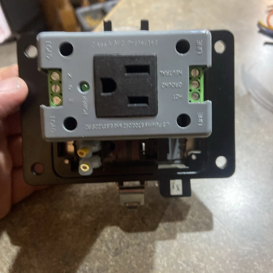 Grace Port Interface Gfci Inside Outlet 120 Vac Three Amp With Ethernet - Image 4 of 4