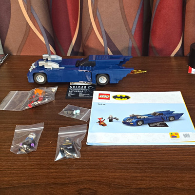 LEGO DC Batman 76274 Batmobile vs Harley Quinn Mr. Freeze 435 pcs No Box