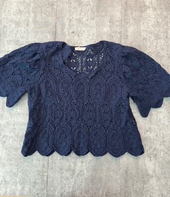 SOLITAIRE! PRETTY CROCHET TOP SHORT BELL SLEEVE SCALLOP HEM NAVY BLUE M