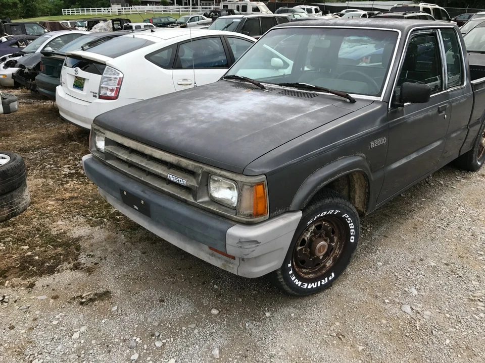 1985 -1993 Mazda B Series B2000 B2200 Front Clip - Image 2 of 3