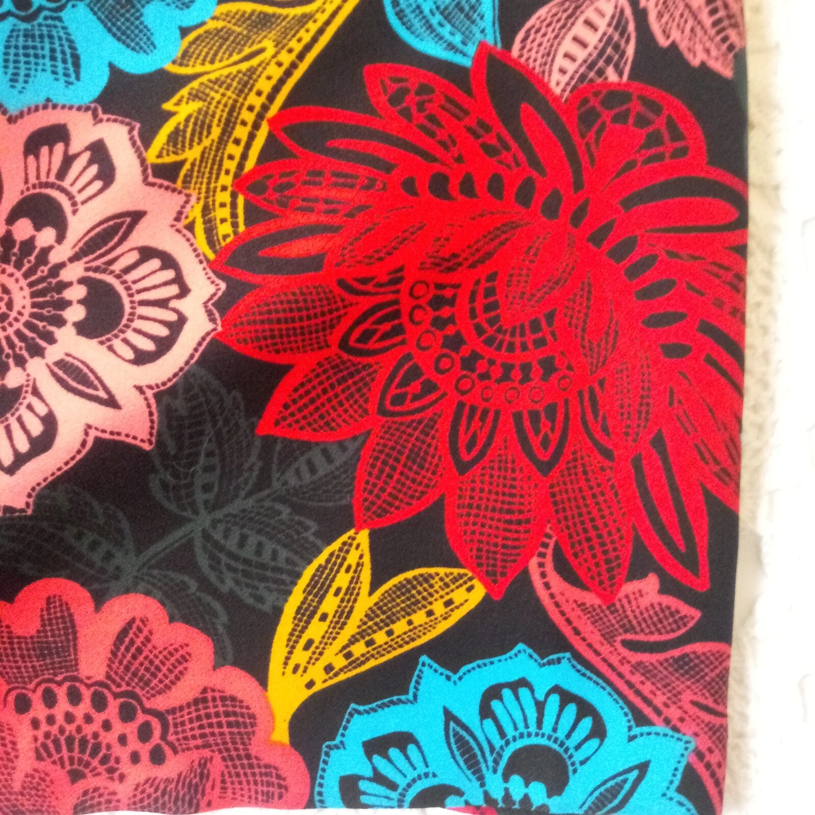 VETEMENTS Abito CeCe Steffe Shift nero floreale colorato senza maniche lunghezza ginocchio 4 donna