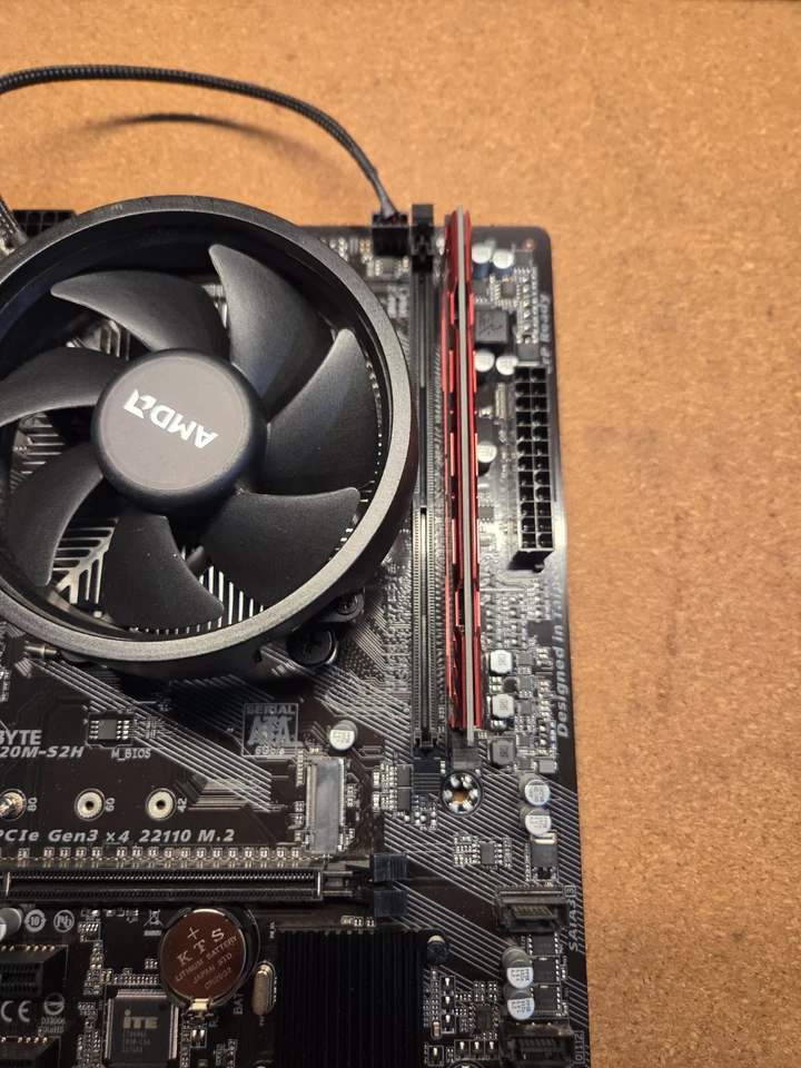 Gigabyte GA-A320M-S2H Motherboard + AMD Ryzen 3 3200G CPU + 8GB RAM - Image 4 of 4