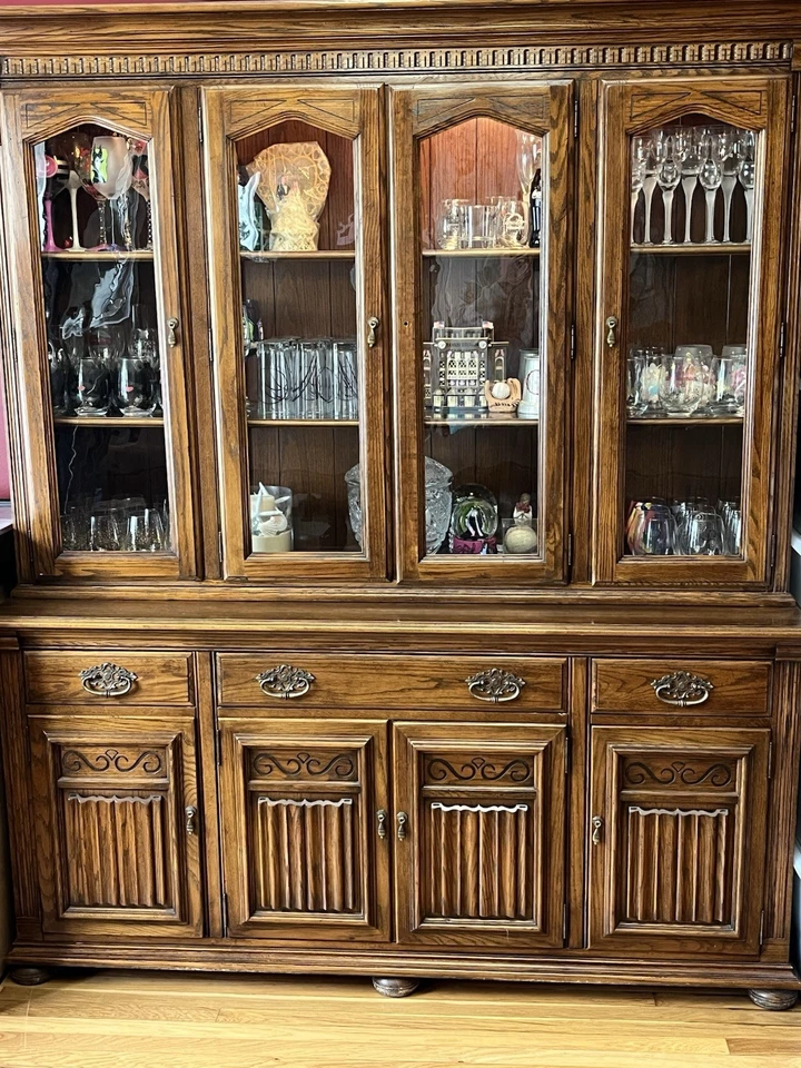 Ethan Allen Royal Charter Oak Jacobean Style Dining Room Set 10 Pieces - Image 3 of 4