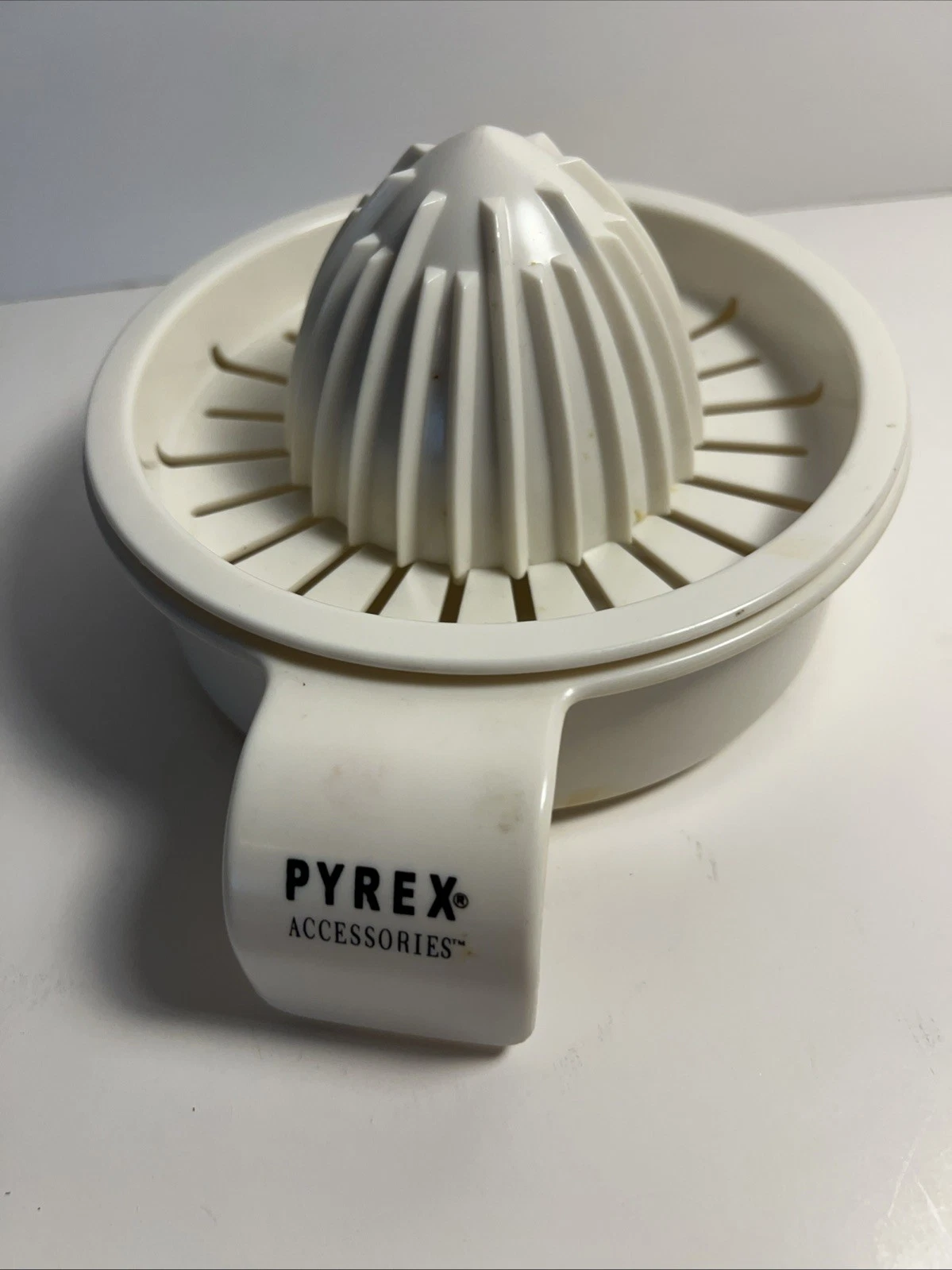 Pyrex 2 Pcs. Plastic Juicer/Reamer For Citrus Fruits- Lemons Limes Oranges