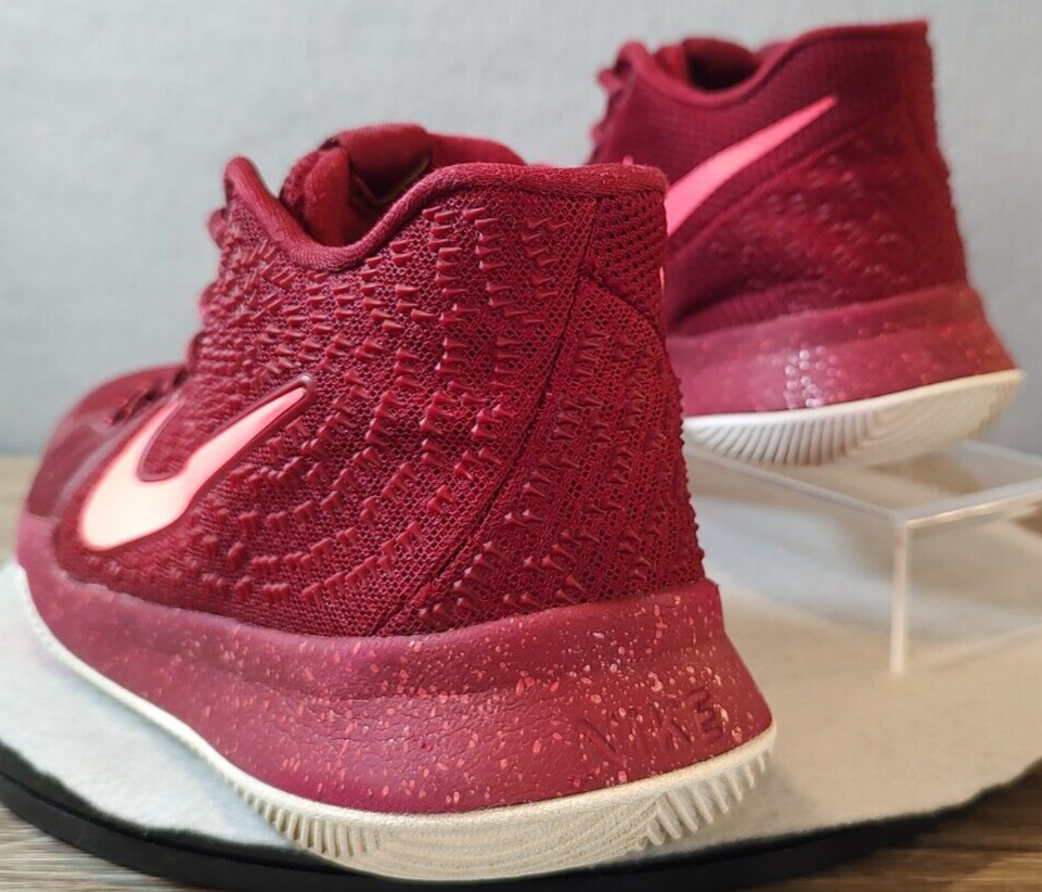 Nike Kyrie 3 859466-681 Athletic Mesh Basketball Shoe Maroon Sz Y5