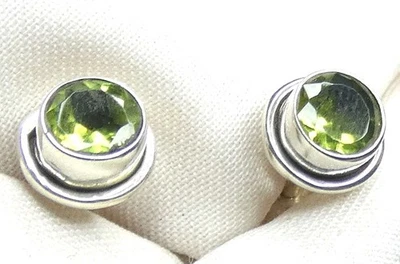 🌿💚Peridot Olivin Ohrstecker 925 Silber 8 mm im Durchmesser modisch🌿💚 - Bild 1 von 4
