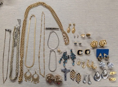 Nice Vintage Costume Jewelry Lot Napier, Monet Earrings, Necklaces, Pendants