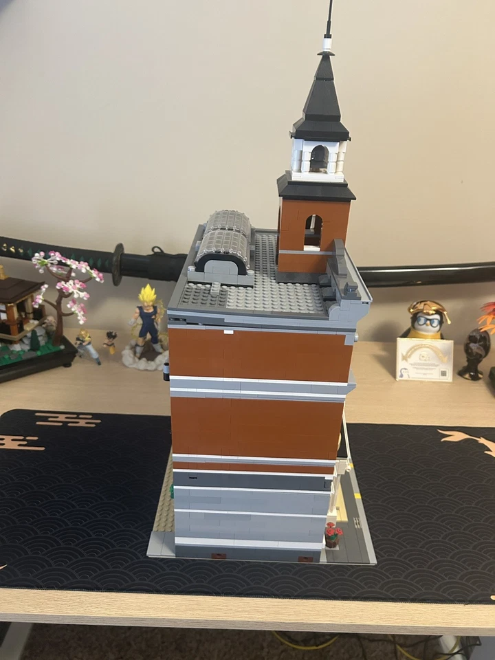 LEGO Creator Expert Town Hall 10224  Foto 3 de 4