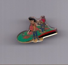 PIN'S . GOS . KHENA ET LE SCRAMEUSTACHE . 1980' ( PIN'S A20 ) .