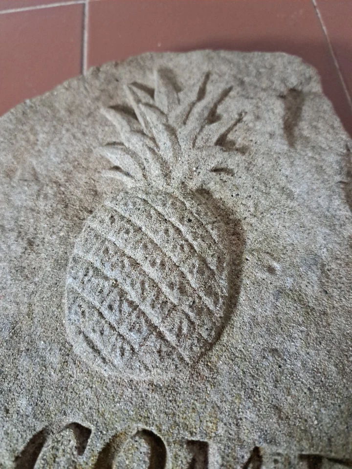 Placa de arte de jardín de bienvenida con piedra fundida de piña Foto 3 de 4