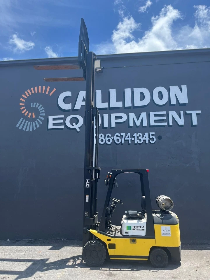 TCM FCG30T7T Pneumatic Tire Forklift 5,500 lb 3 Stage - Image 3 of 4