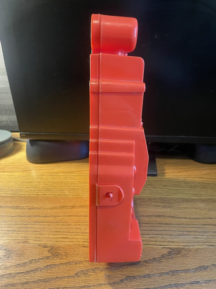 1983 HOT WHEELS WALL MOUNTABLE RACERS ENGINE CAR CASE W/18 CARS USED ...