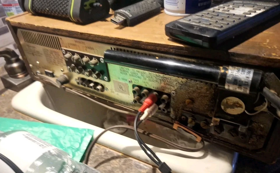 RECEPTOR ESTÉREO AM/FM ESTADO SÓLIDO REALISTA STA-47 PROBADO FUNCIONA PERO NECESITA TRABAJO Foto 3 de 4