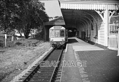 FOTO CLEVEDON BAHNHOF - 2 WOCHEN VOR SCHLIESSUNG WARTET EIN EINZELWAGEN DMU AUF DIE HERSTELLUNG