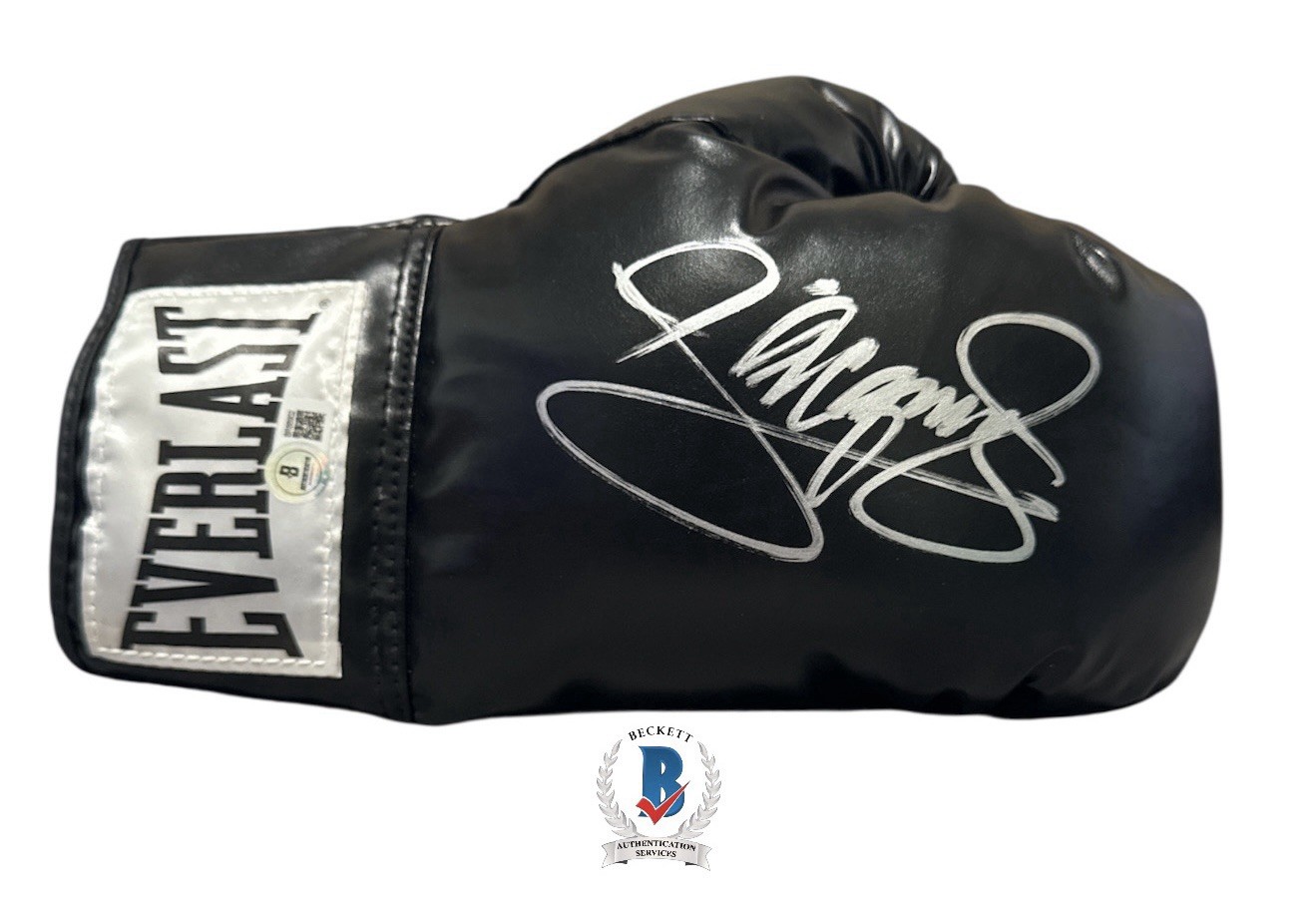 Manny Pacqui o Autographed Signed Manny Pacquiao Everlast Black Glove with Beckett COA 