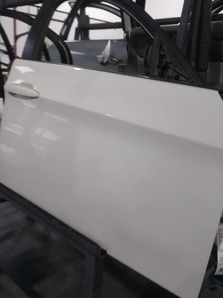 Conjunto de puerta delantera derecha usado se adapta a: BMW 328I SW 2011 delantero derecho grado A Foto 2 de 4