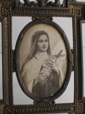 ANTIQUE RELIC~ FRENCH RELIQUARY ~ ORNATE PICTURE FRAME ~ ST THERESE ~ NUN IMAGE