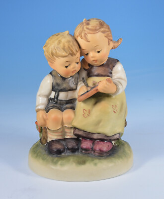 Hummel ''Das Kluge Schwesterlein'' Figur 346  Höhe 11,5 cm.  1.Wahl