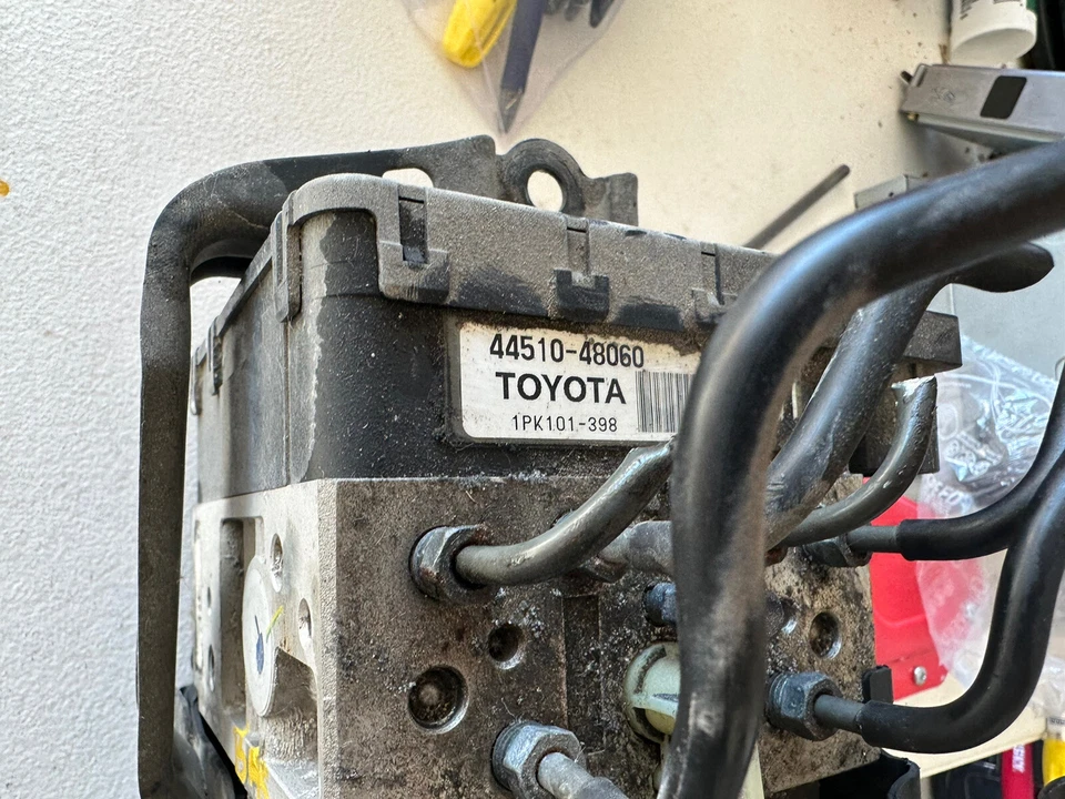 Bomba de freno híbrida ABS 2006-2008 Lexus RX400h Toyota Highlander | 44510-48060 Foto 2 de 4