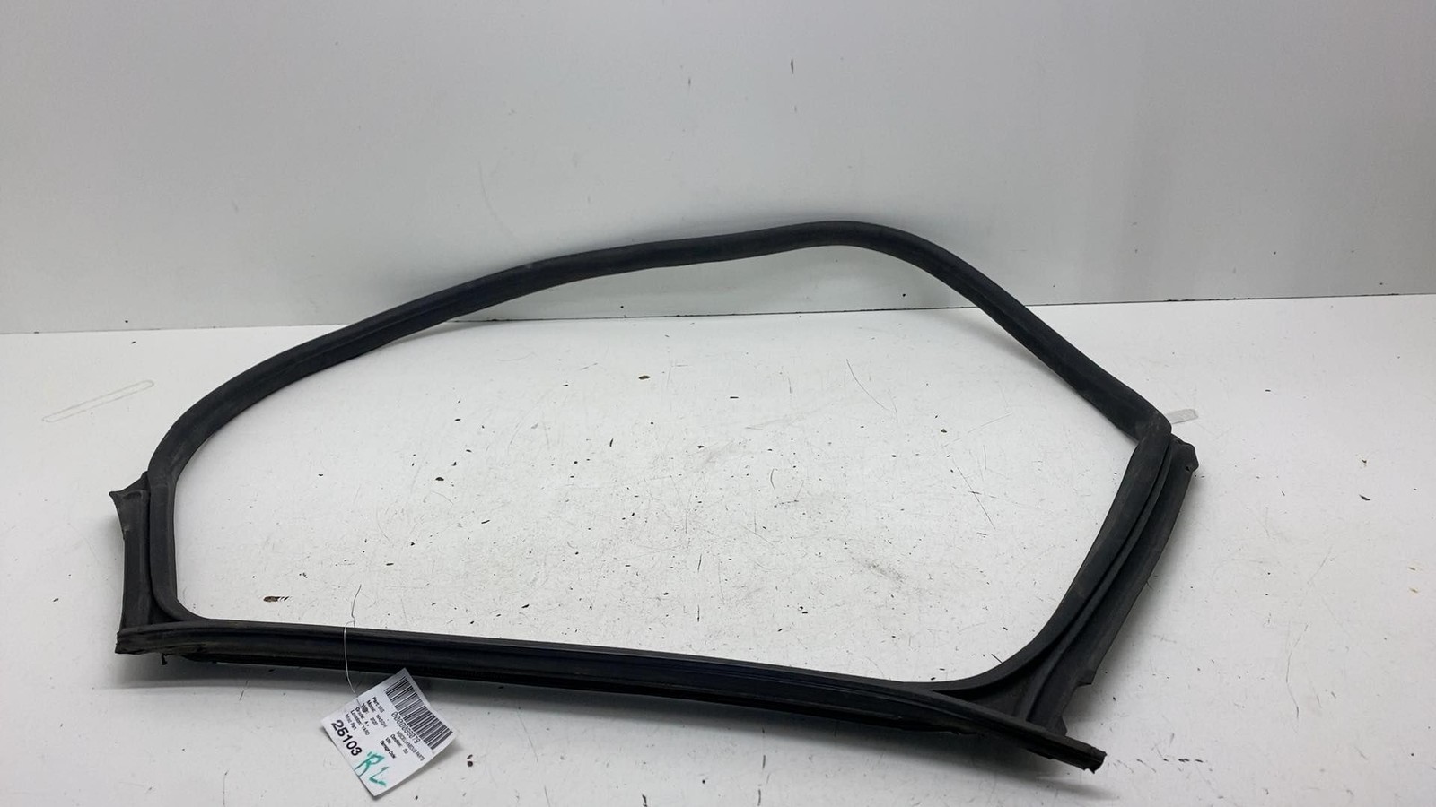 ⭕2014-2020 Maserati Ghibli Rear Left Door Window Weatherstrip Rubber Seal Gasket