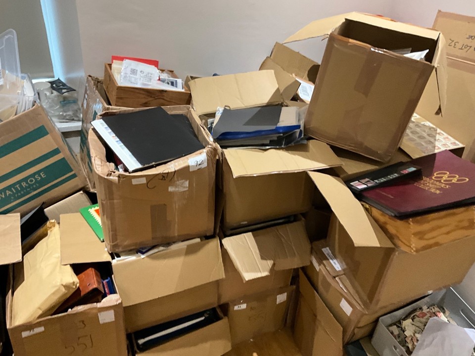 Lr Messy Array Box World stamps MESSY MESSY CLEAR OUT JUNKY SORTING BOXES 9kg See ...