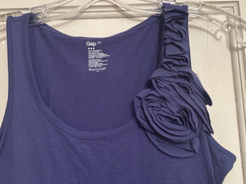 GAP Women’s Tank Top EXTRA SMALL Embellished w Left Shoulder Flower Rayon Blend