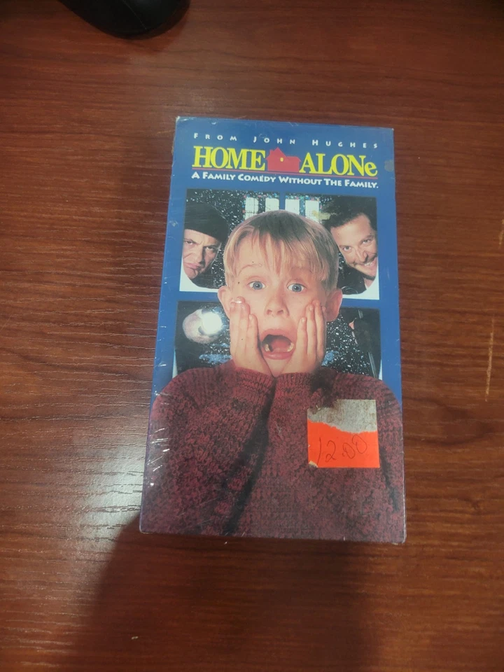 HOME ALONE ON VHS BRAND NEW AND SEALED - Image 2 of 4