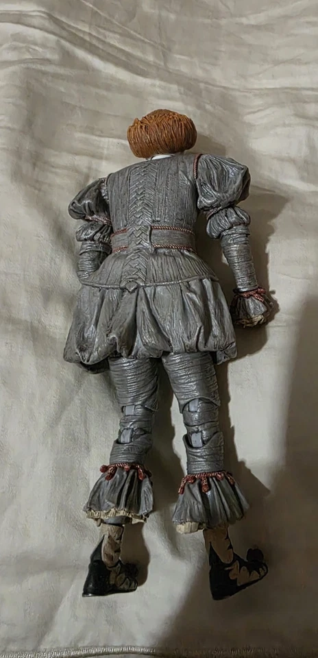 Boneco de ação palhaço terror NECA Ultimate It Movie Pennywise. - Imagem 3 de 4