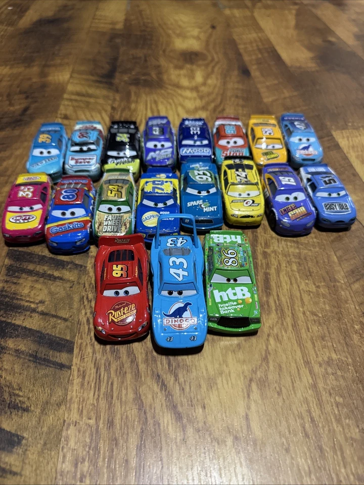 Huge Pixar Cars Lightningmcqueen Die-Cast  Cars Modern And Vintage - Image 4 of 4