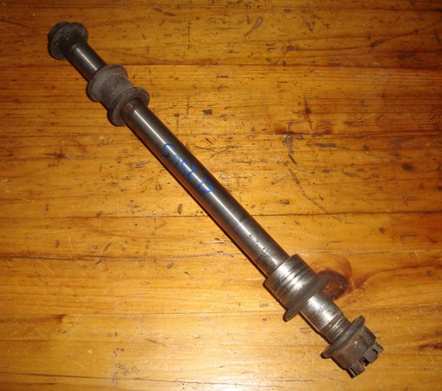 Honda CL 250 S MD04 Hinterachse + Distanzbuchsen Achse hinten axle rear CL250S
