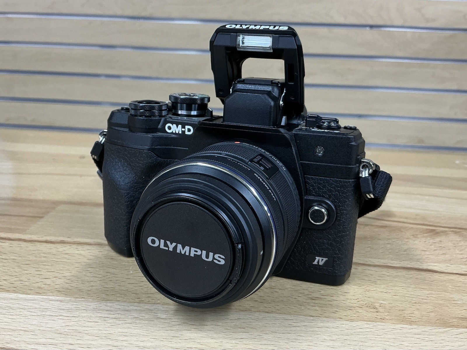 Olympus OM-D E-M10 Mark IV Camera 20.3MP Micro FT Body w/ Lens 673 Shutter Count