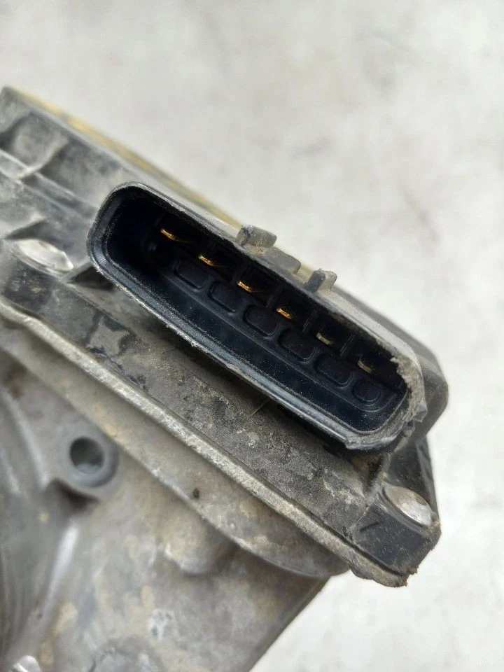 08-22 丰田亮片 5.7 升 TROTTLE 身体 22030-0S010 — 第 3/4 张图片