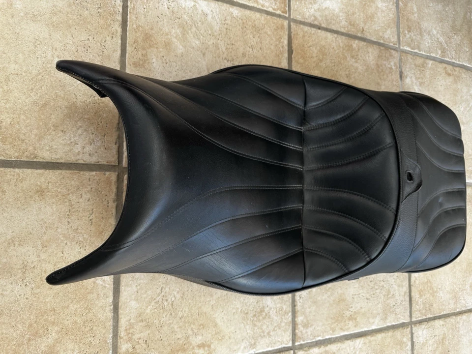 BMW R1200rt Corbin Heated Saddle - Image 2 of 3