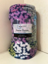 Mainstays Lots Of Dots Fleece Throw 50in x 60in