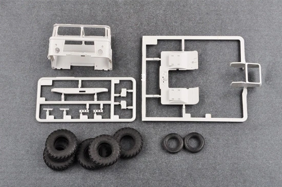 Trumpeter 01017 RUSSIAN GAZ-66 LIGHT TRUCK II 1:35 Kit di modellismo - Immagine 3 di 4