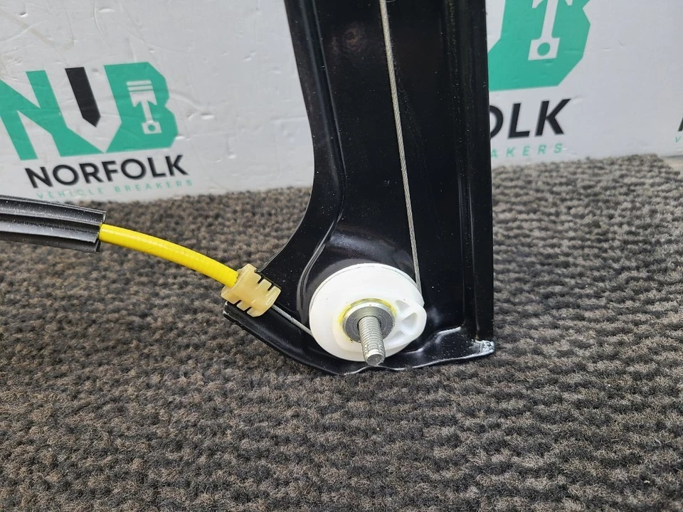 Mercedes C238  E-class Window Regulator Front Left - Image 3 of 4