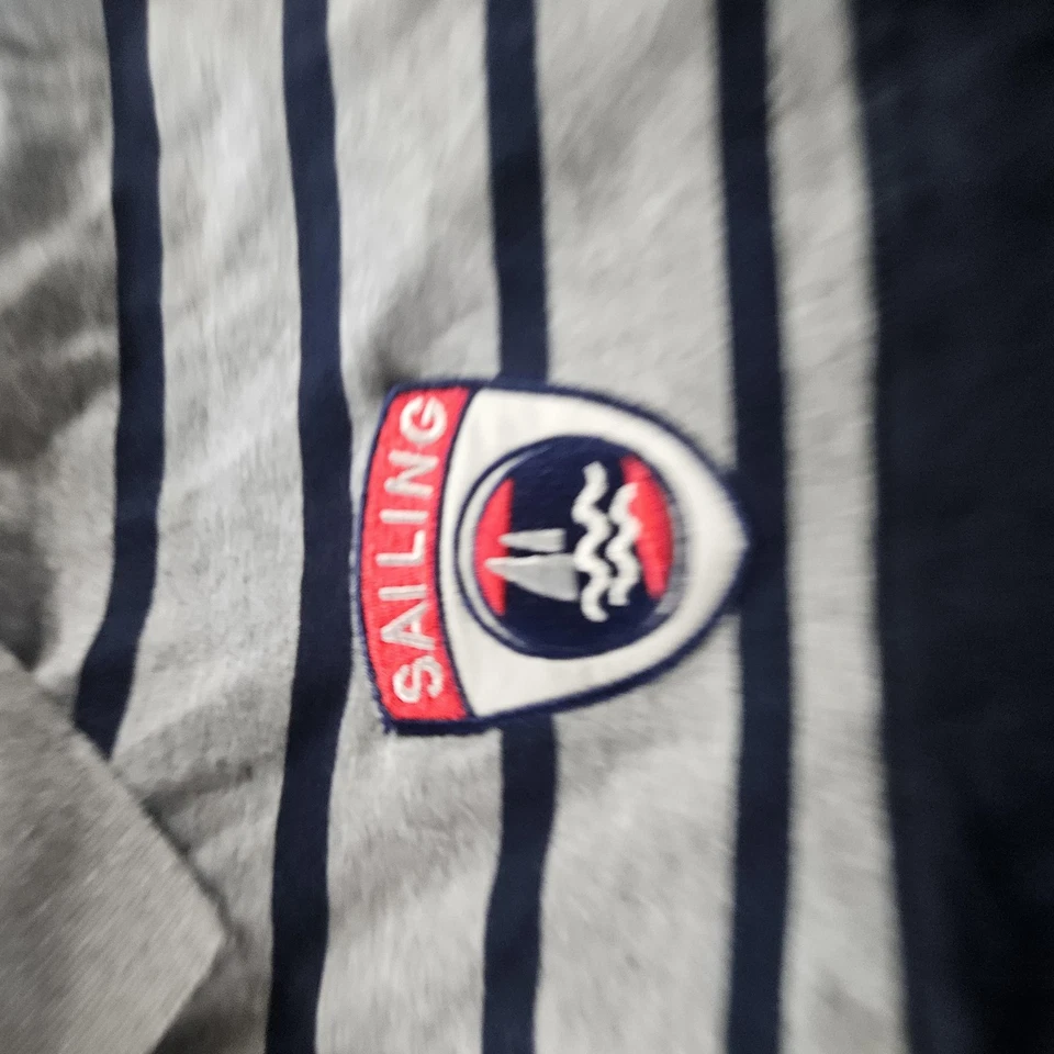 Camisa Polo Fredd Marshall Para Hombres XL Gris Marino Rayas Náutica Vela Parche Logo Foto 3 de 4