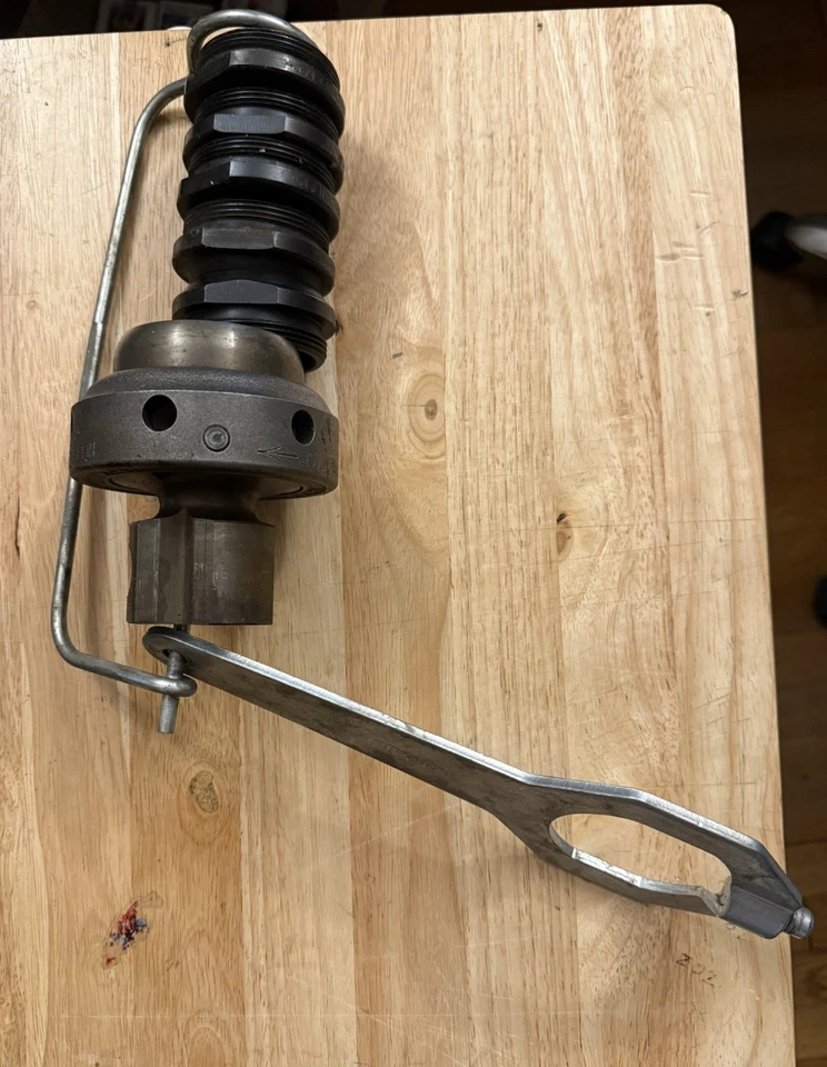 Ridgid  819 1/2" -3/4"-1"-1 1/4"& 1/ 1/2" NPT Nipple Chuck Kit - Image 2 of 4