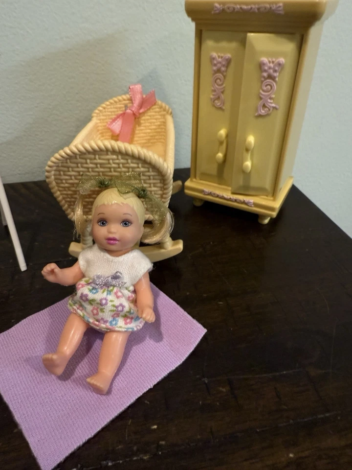 Набор мебели для люльки младенца Barbie Happy Family Baby Krissy 4 шт. - Изображение 4 из 4